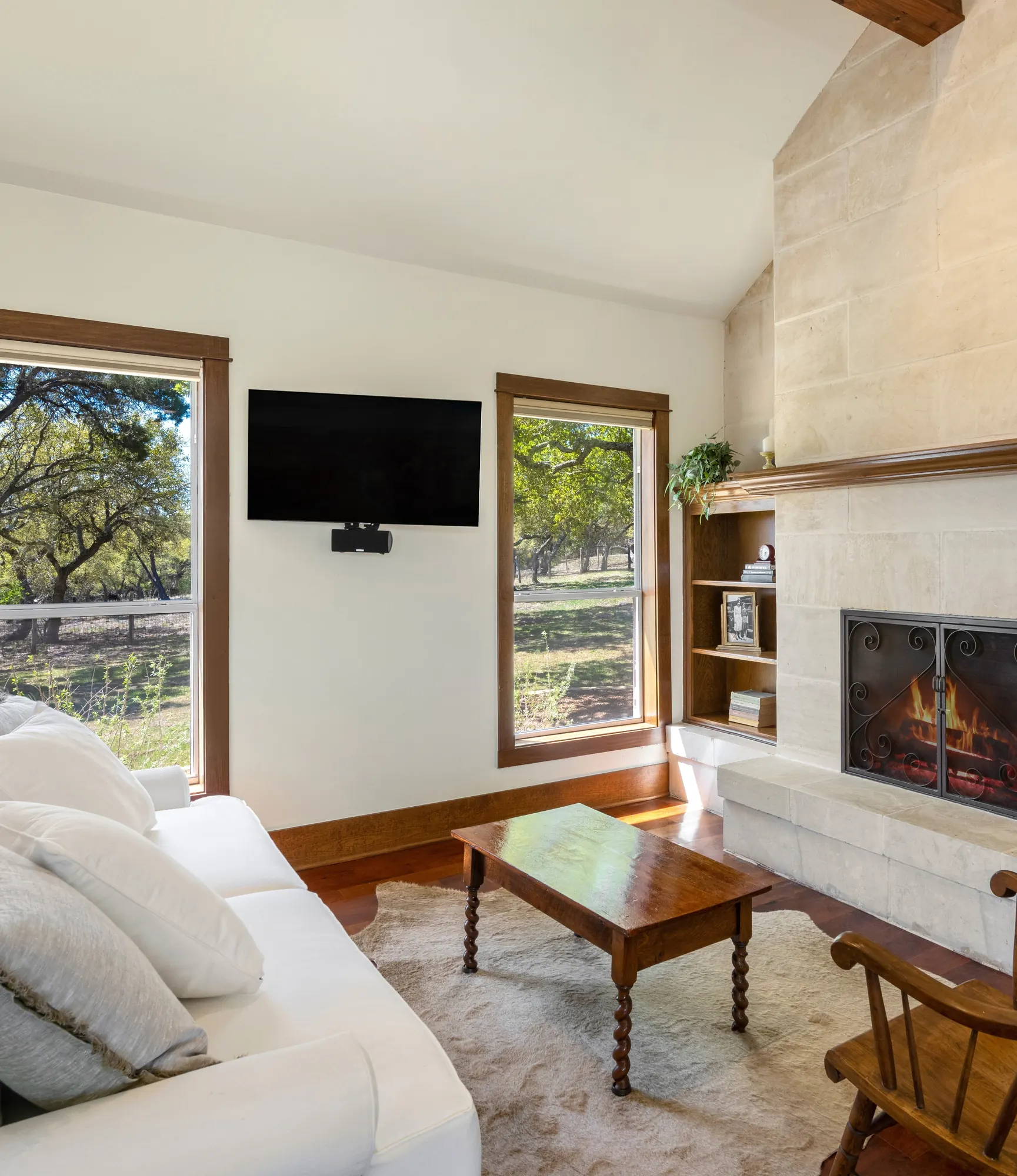 Image of 24 inch TV mounted on wall